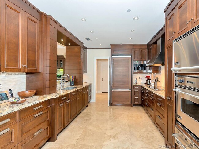 Foto del edificio - 2331 Fisher Island Dr