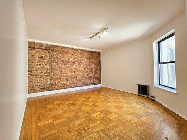 Building Photo - 610 W 150th St
