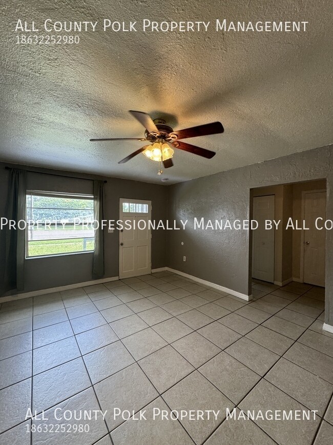 Foto del edificio - 3 Bedroom 1 Bath Home in St. Pete!