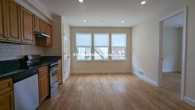 Building Photo - 379 Harvard St