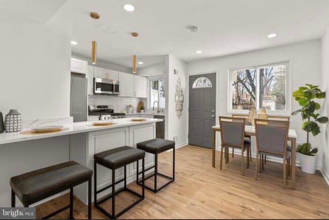 Building Photo - 6922 Forest Terrace