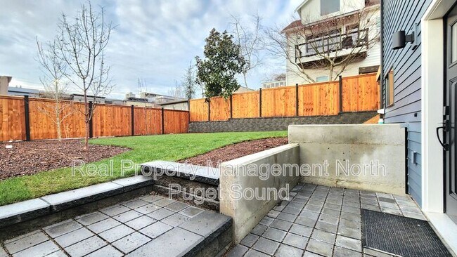 Building Photo - 5115 26th Ave NE
