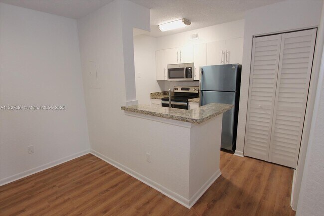 Building Photo - 2881 N Oakland Forest Dr