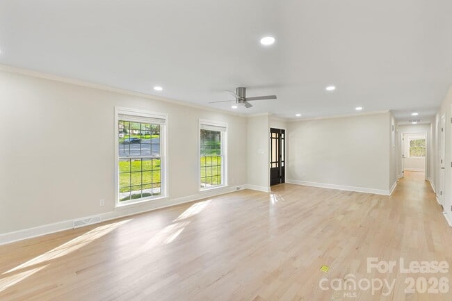 Building Photo - 100 Chadmore Dr