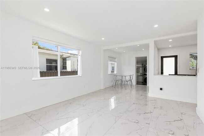 Foto del edificio - 3381 Florida Ave