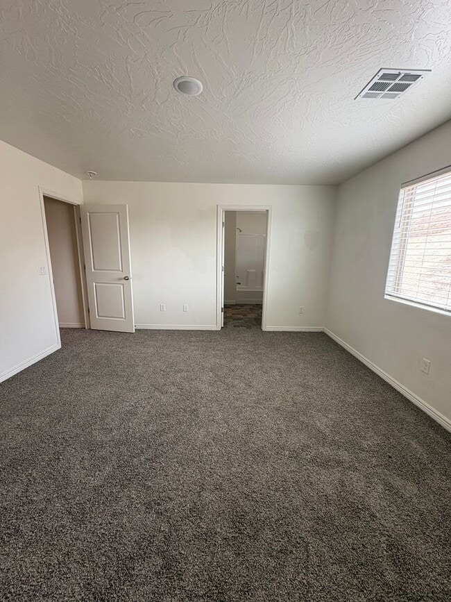 Building Photo - 1432 E Trilobite Dr