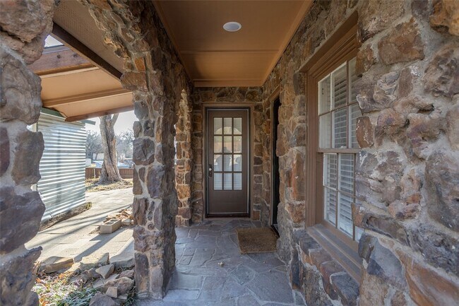 Foto del edificio - 4875 E Williams Spring Rd