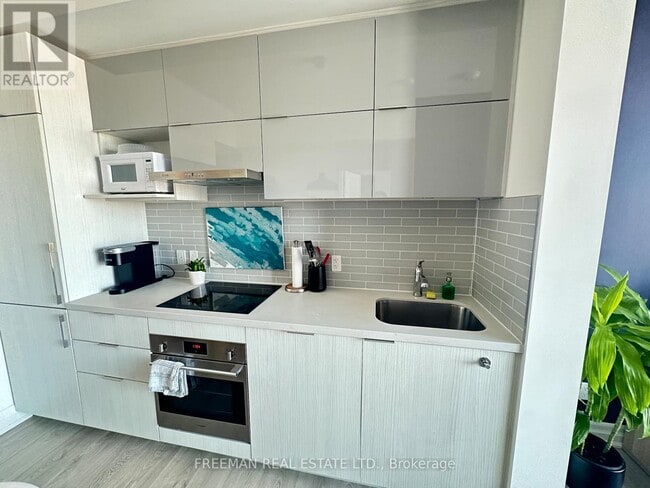 Building Photo - 18 Rouge Valley Dr W