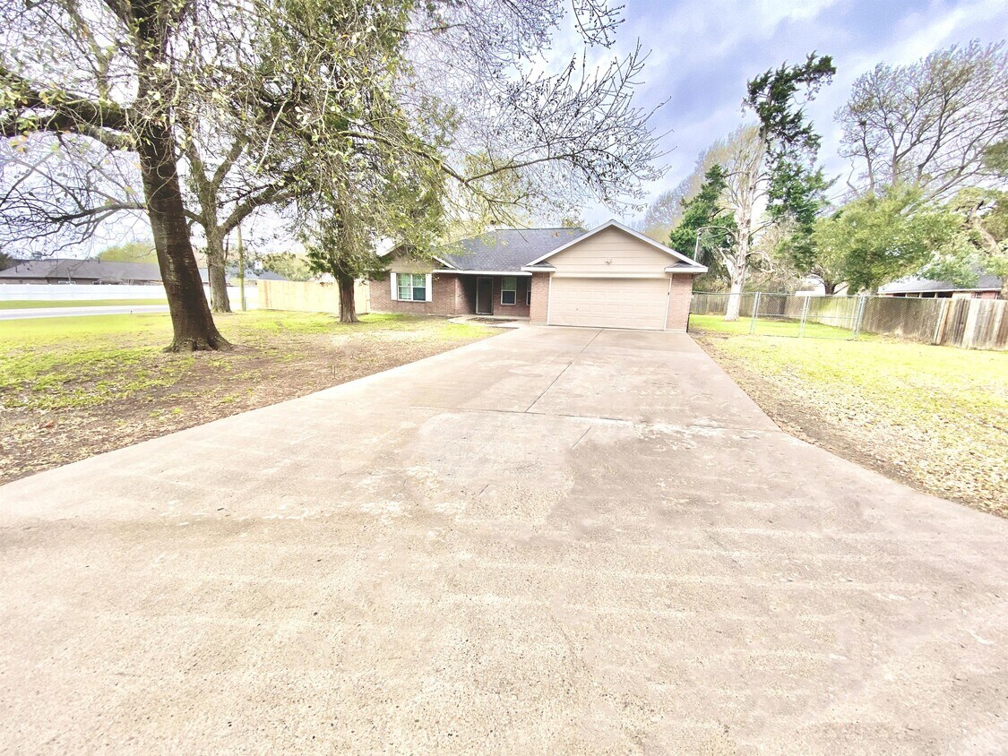 116555 Lakeview Manor Dr, Willis, TX 77318 House Rental in Willis, TX