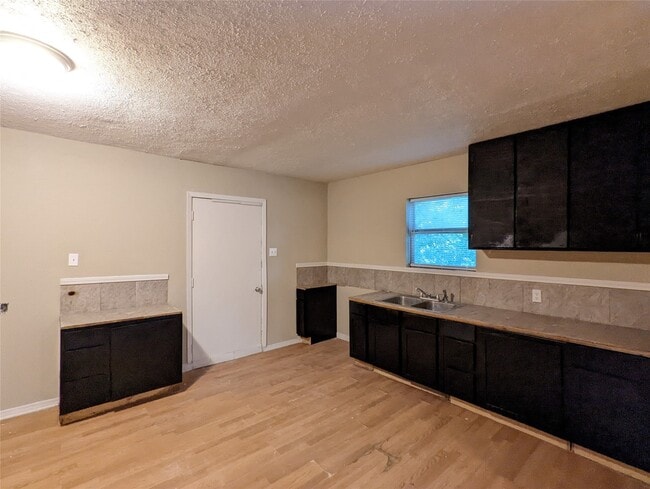 Foto del edificio - 2016 Creston Dr