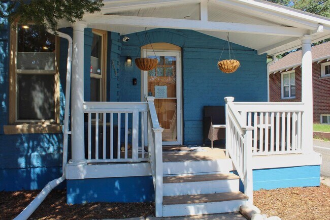 Building Photo - Spacious 2-bedroom, 2-bathroom in the Hear...