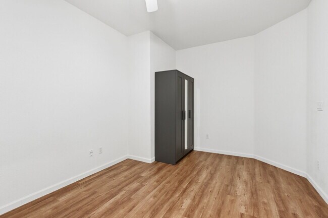 Building Photo - Single-Story 3-Bedroom with 3-Car Garage in Mace Ranch
