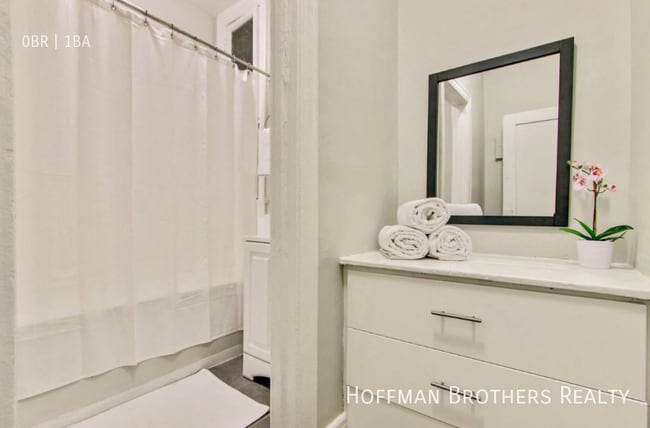 Building Photo - 1733 N Cherokee Ave