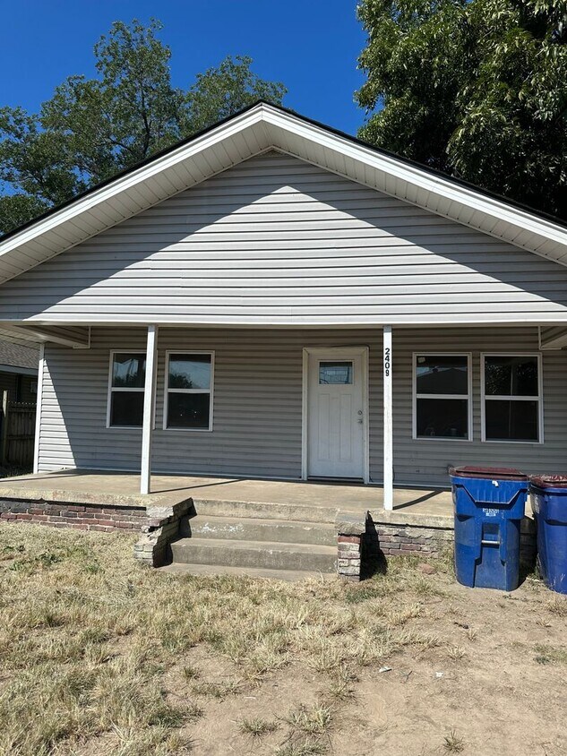 Primary Photo - 2409 N 27TH ST
