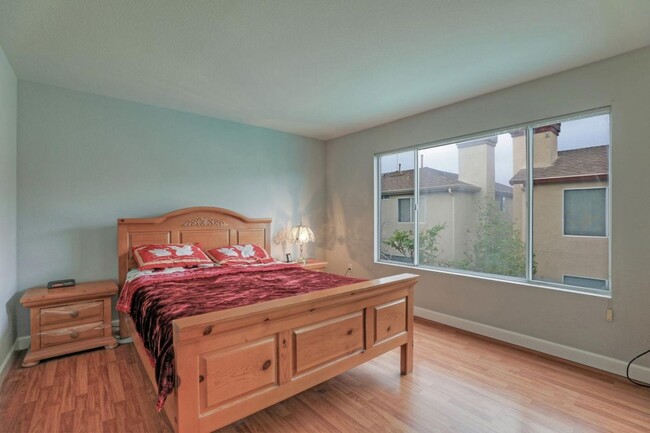 Foto del edificio - Beautiful Bright and Airy 4-Bedroom House ...