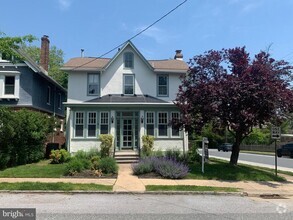 Building Photo - 2401 W 18th St