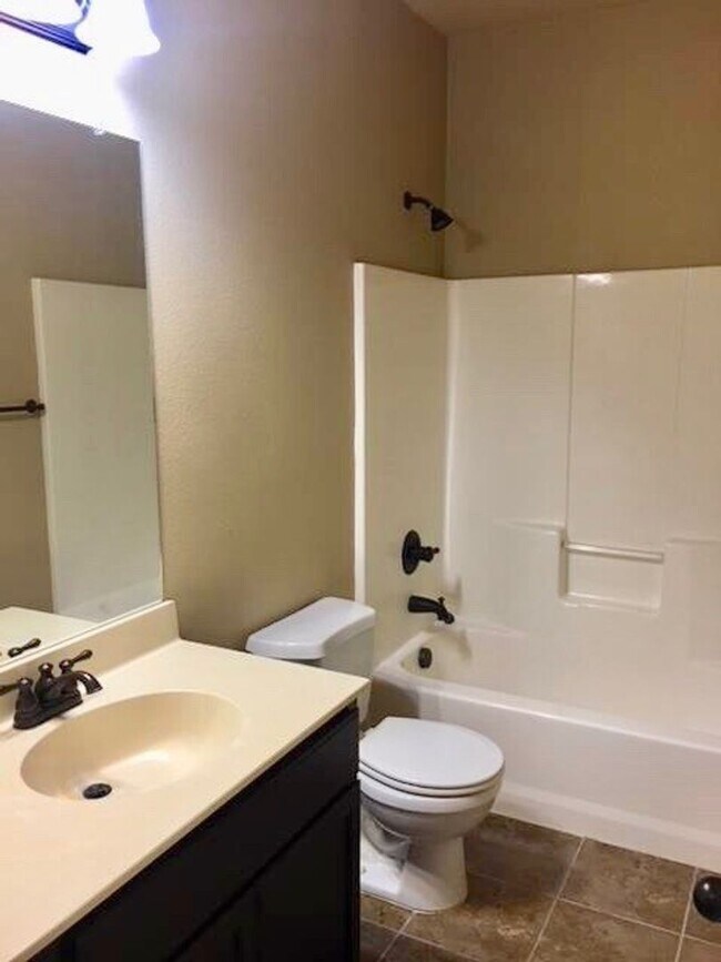 Foto del edificio - Availabe Now! Nice 3 Bedroom Duplex located in New Braunfels!