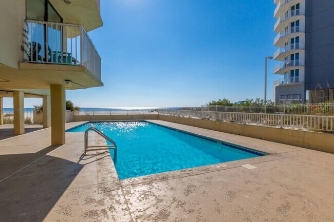 Foto del edificio - 505 E Beach Blvd