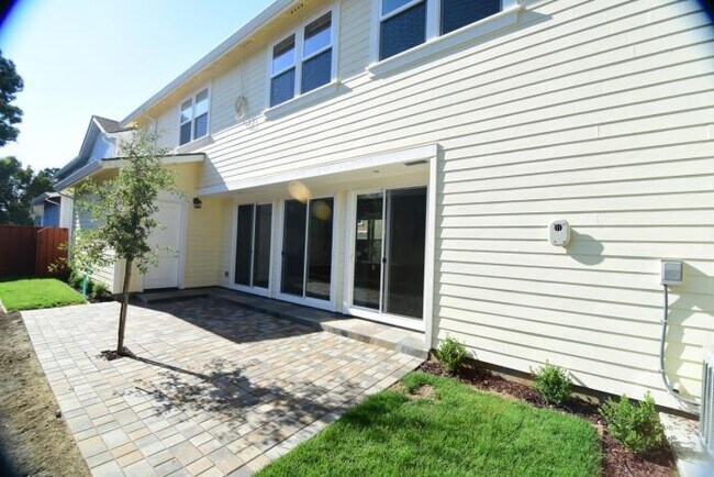 Building Photo - 4 bedroom in Mountain View CA 94040