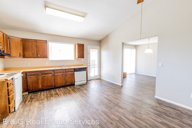 Foto del edificio - 3 br, 2 bath House - 9351 E. Dallas Street