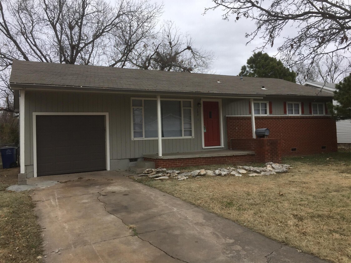 Primary Photo - 10601 E Admiral Blvd