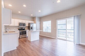 Building Photo - 6949 Daniel Defoe Dr