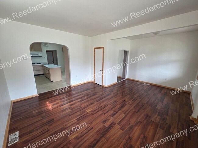 Foto del edificio - 4838 Walsh Ave