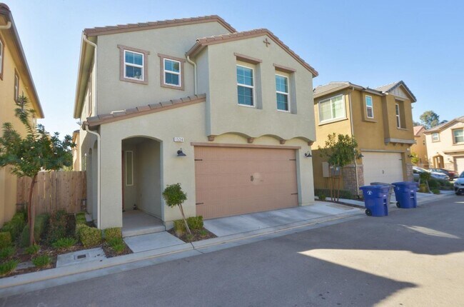 Foto del edificio - Beautiful 3 bed / 2.5 bath near Clovis East