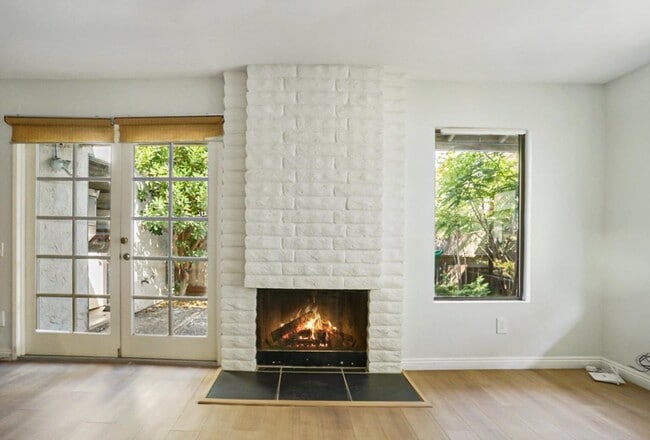 Building Photo - 3857 Camino Lindo