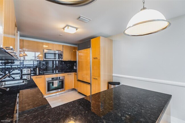 Foto del edificio - 3 br, 3 bath Condo - 6899 Collins Ave Unit...