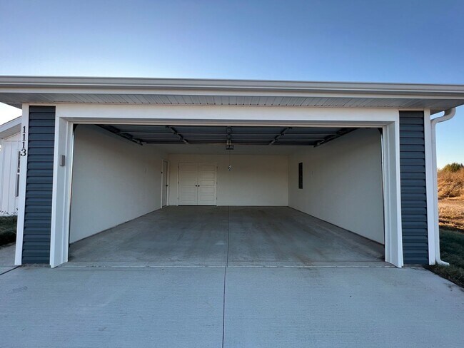 Building Photo - New 3 Bedroom Home In Oronogo!