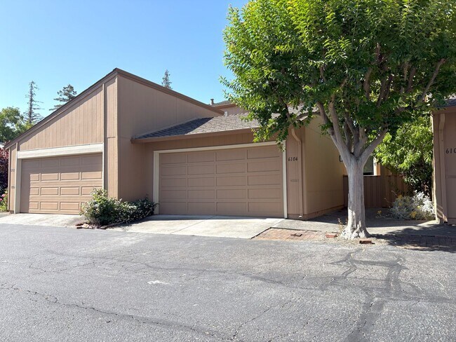 Foto del edificio - Beautifully Updated 3-Bedroom Townhome in ...