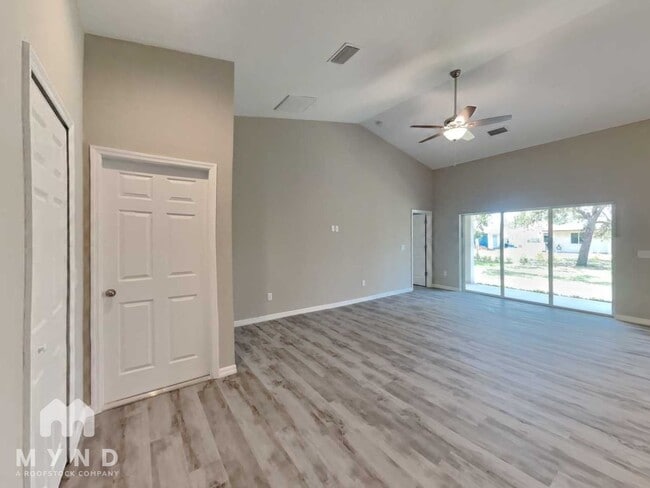 Building Photo - 2423 Mindlin Ln