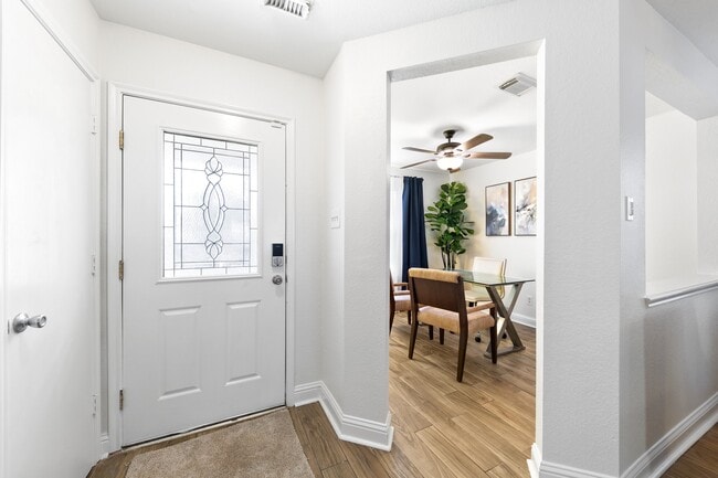 Foto del edificio - 2651 Skyview Shadows Ct