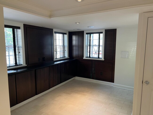 Building Photo - 1400 30th St NW