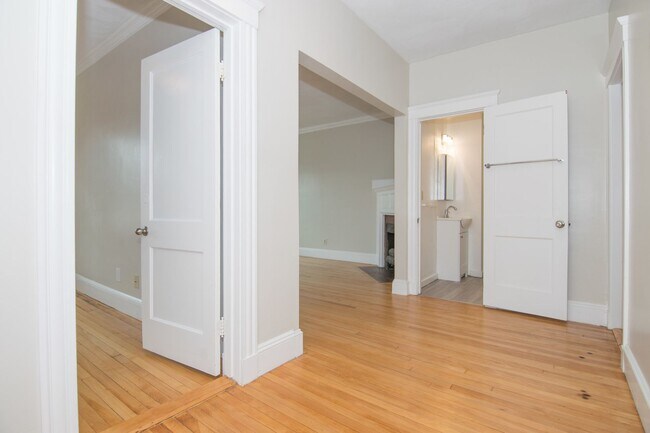 Building Photo - 9/1 No Fee! Renovated 4BR/2BA near Packard...