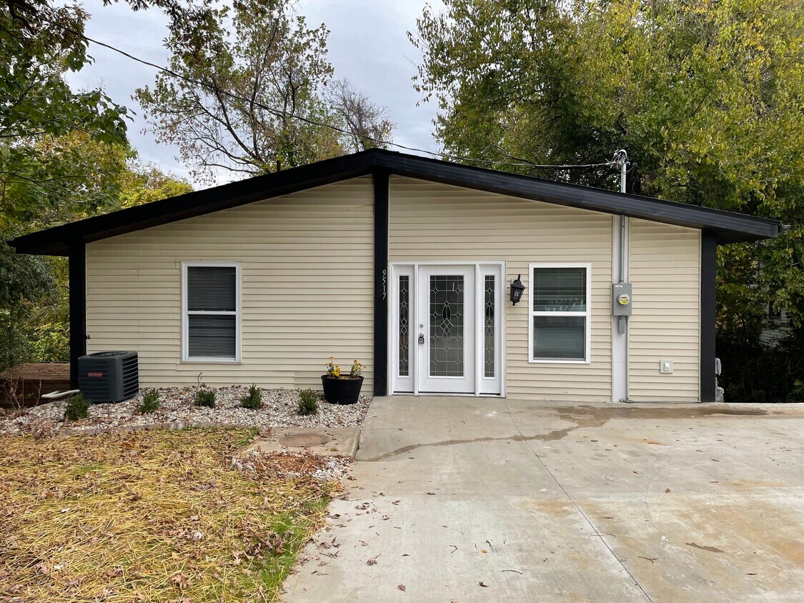 Foto principal - 9517 Holy Cross Rd
