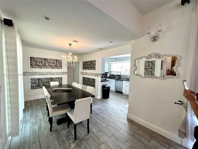 Foto del edificio - 1255 Van Buren St