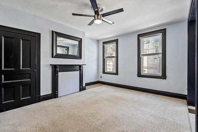Building Photo - Large 4 or 5 Bedroom-Pittsburgh Pa