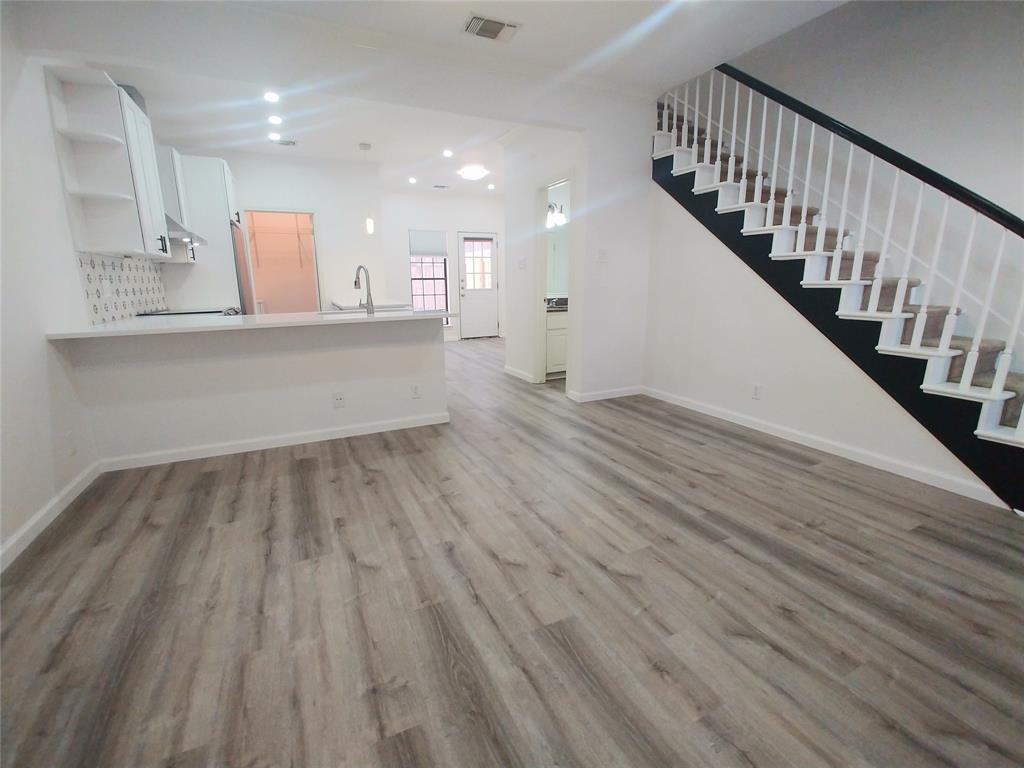 Primary Photo - 1307 Kinney Ave