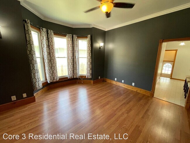 Foto del edificio - 3 br, 1 bath House - 404 W Division St