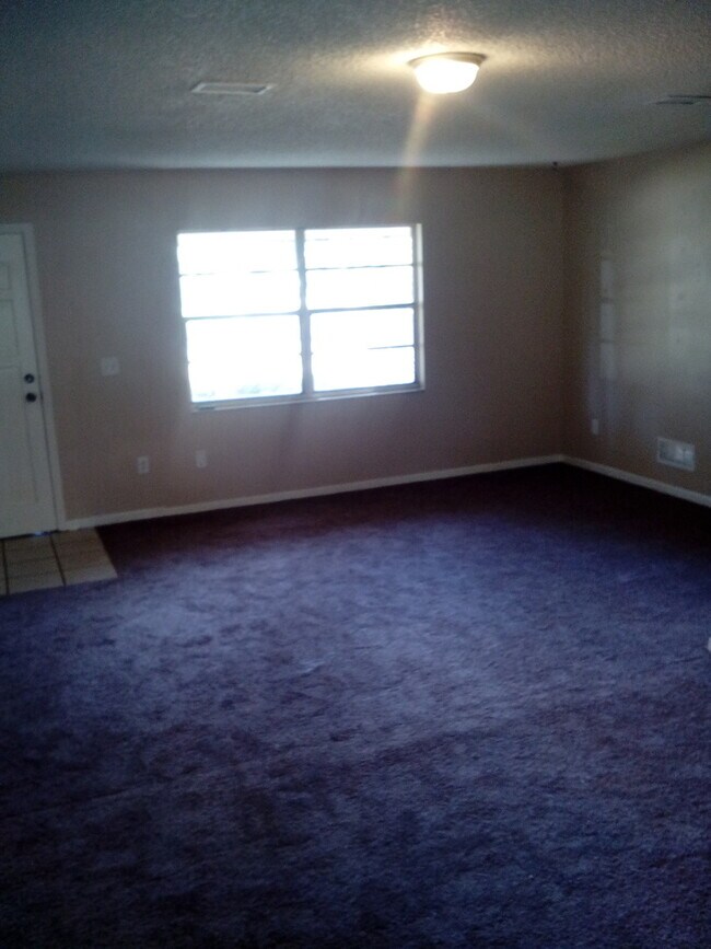 Foto del edificio - 3 Bed 2 Bath Home | Pet Friendly | Washer Dryer Hook Ups | Section 8 Welcome - New floors coming ...