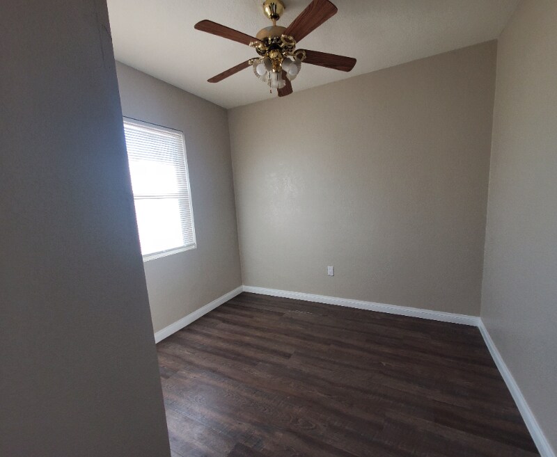 Foto del edificio - 1643 Stewart Ave