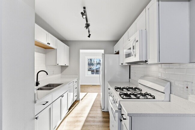 Foto del edificio - 351 W Eagle Lake Dr