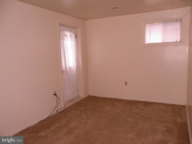 Building Photo - 8 Mosby Ct