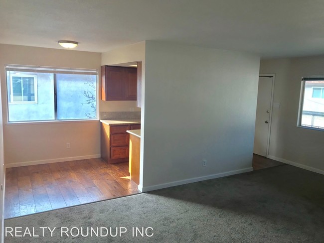 Building Photo - 831 Cathedral Ct