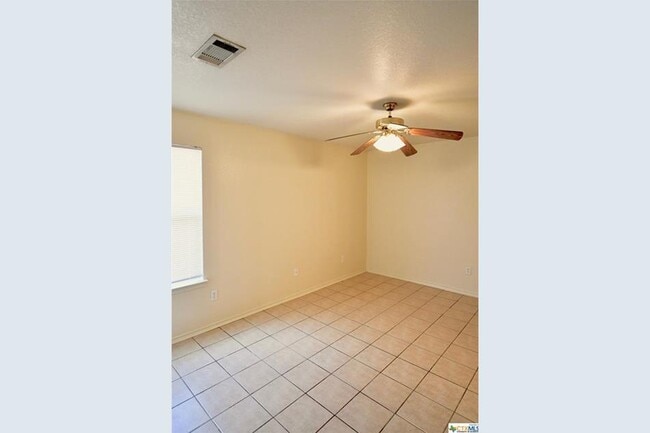 Building Photo - 3400 Hereford LN