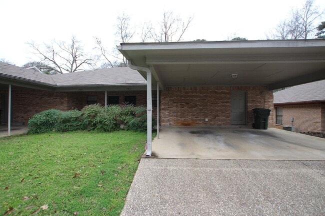 Building Photo - Langley Westminster Duplex