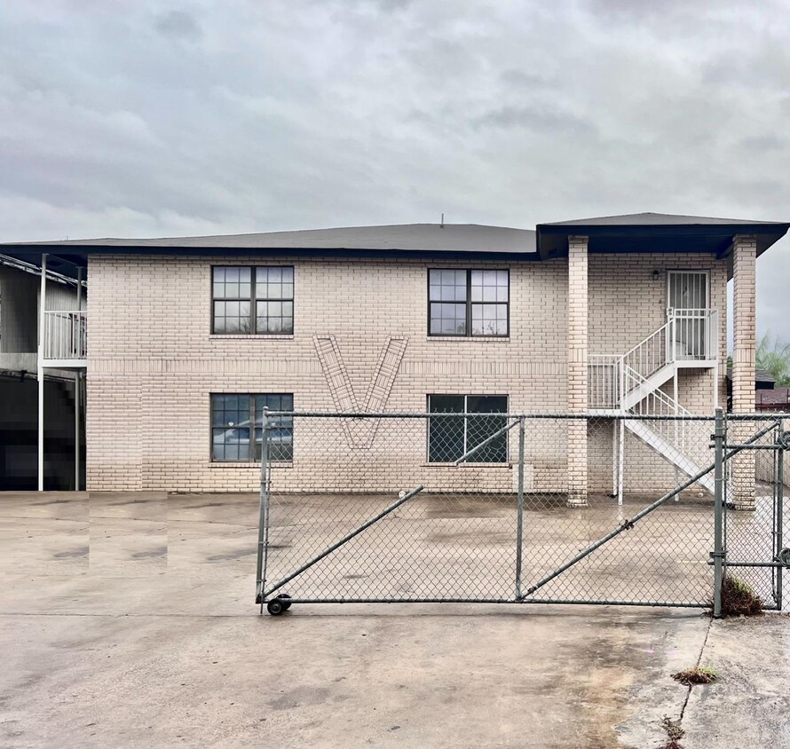 Primary Photo - 301 Rio Bravo Dr