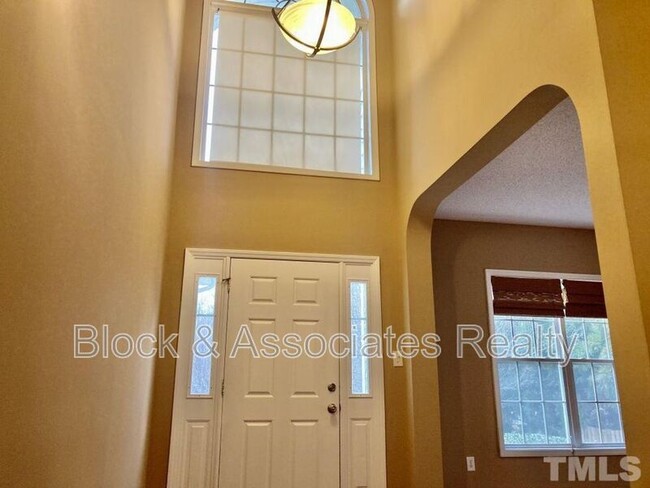 Building Photo - 9012 Blakehurst Dr